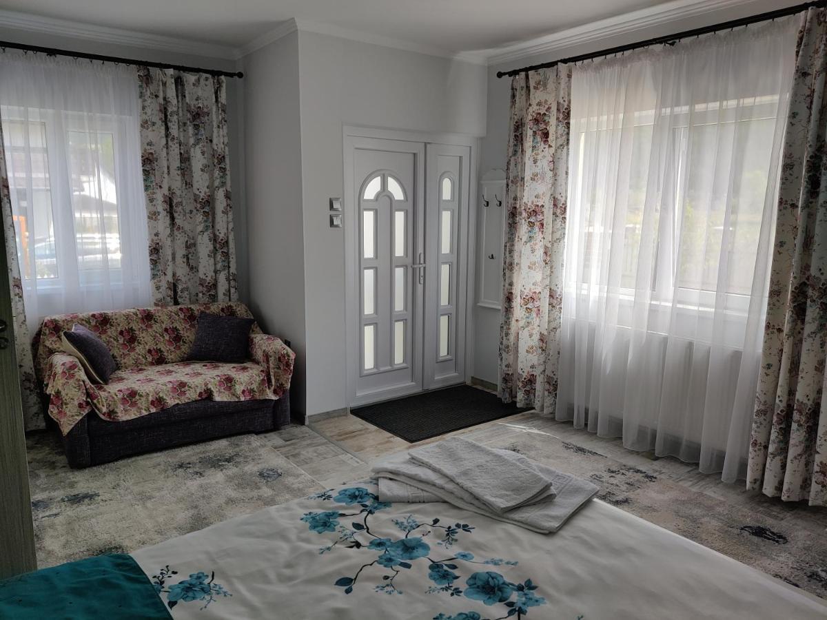 Vizuina Lupului Hotel Gura Humorului Ngoại thất bức ảnh